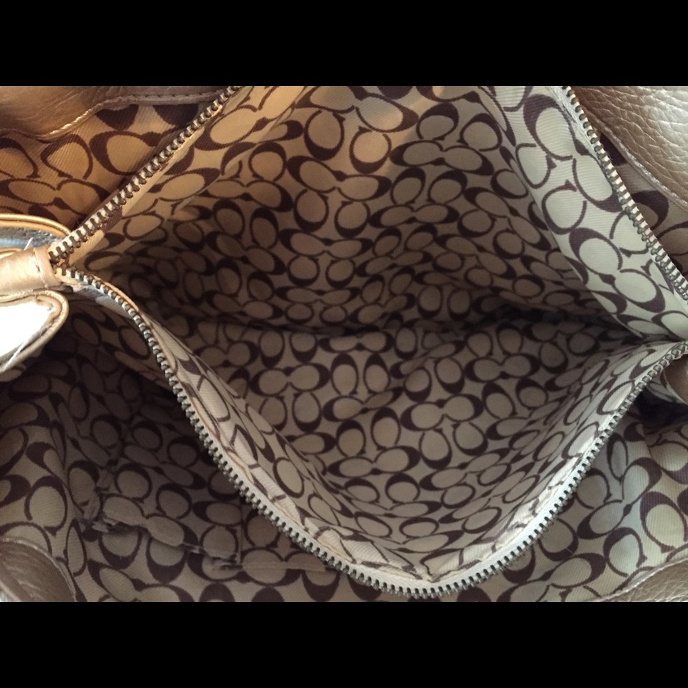 COACH PURSE(PLZ READ) - Picture 5 of 8